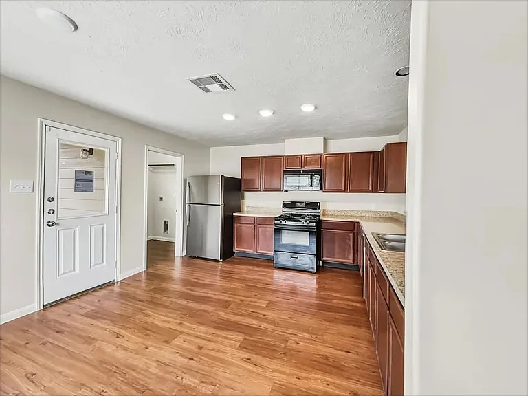 1803 Shadow Haven Ct — Photo 4