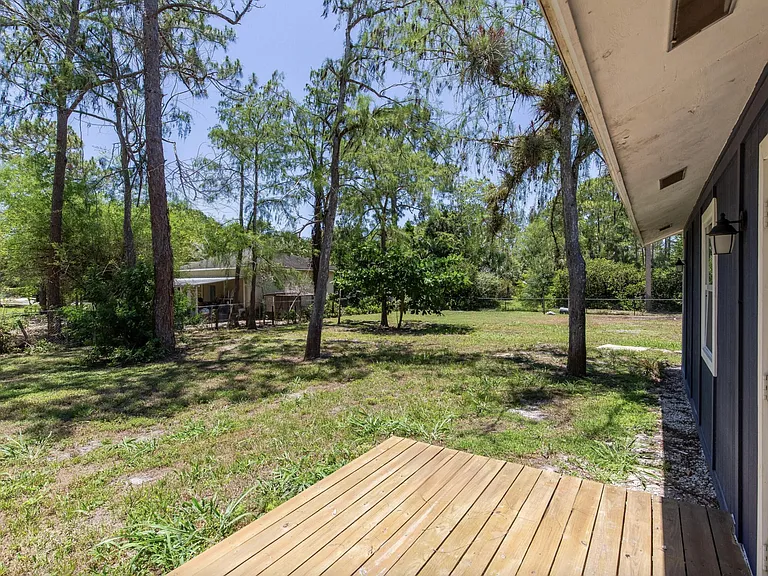 16932 W Aintree Dr — Photo 26