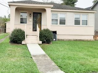 6057 Warrington Dr, New Orleans, LA 70122