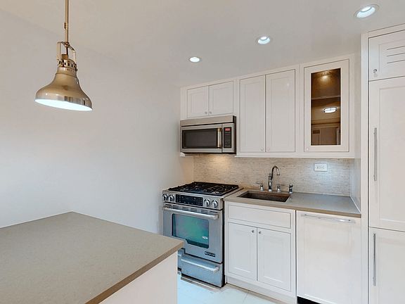 3rd image of 50 W 93rd St #507O