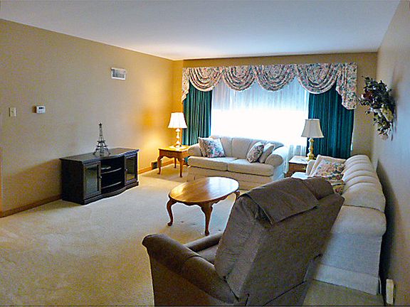 5th image of 1251 Balmoral Ave APT 2S
