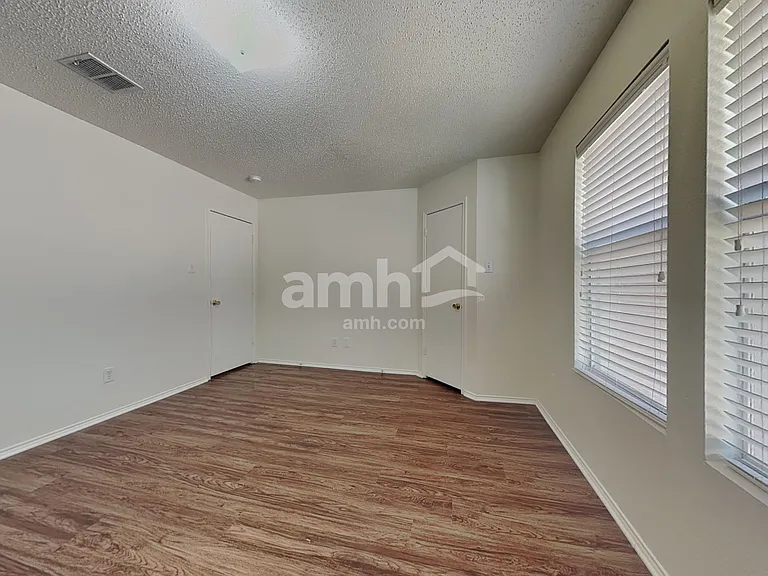 8724 Hunters Creek Ct — Photo 17