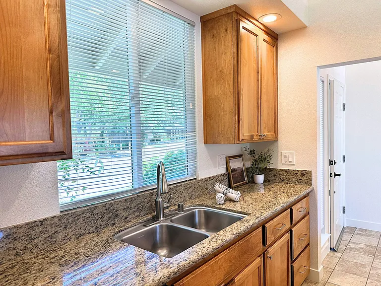 1661 La Paloma Ct — Photo 6