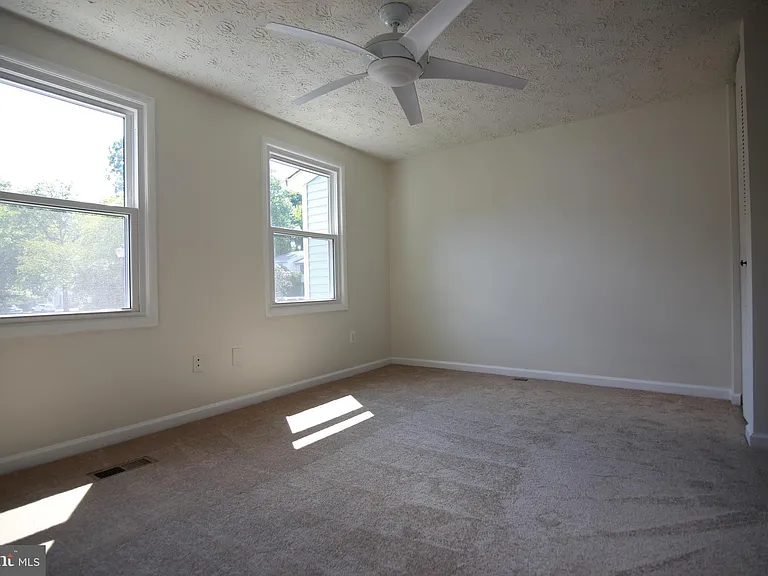8070 Grandview Ct — Photo 16