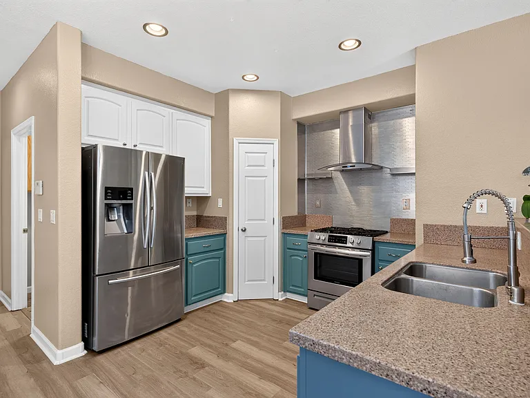 5230 Bay St — Photo 13