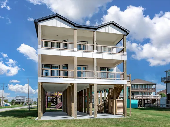 101 Ocean Shore Dr, Crystal Beach, TX 77650