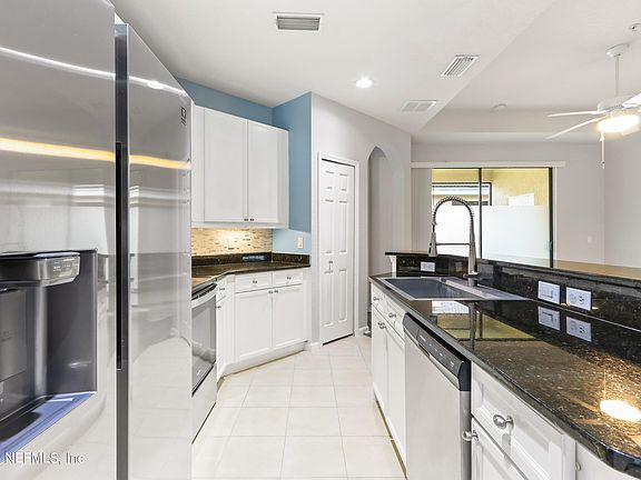 4th image of 150 CALLE EL JARDIN #202