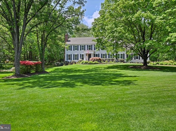 10918 Lake Windermere Dr, Great Falls, VA 22066