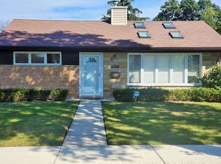 874 Oakwood Ct, Des Plaines, IL