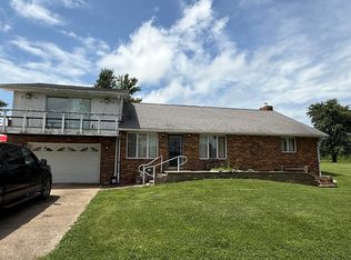 8323 E Briney Rd, Ipava, IL 61441