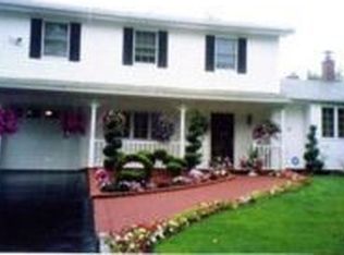 42 Rose St, Smithtown, NY 11787