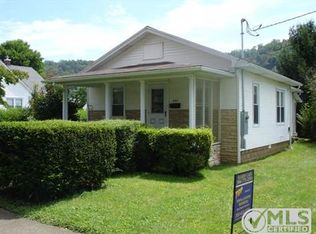 522 3rd Ave, Paden City, WV 26159