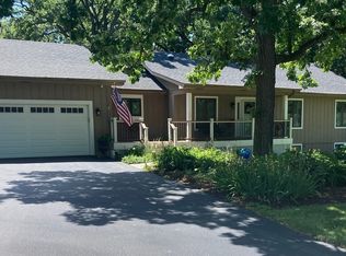 3N010 Woodview Dr, West Chicago, IL 60185