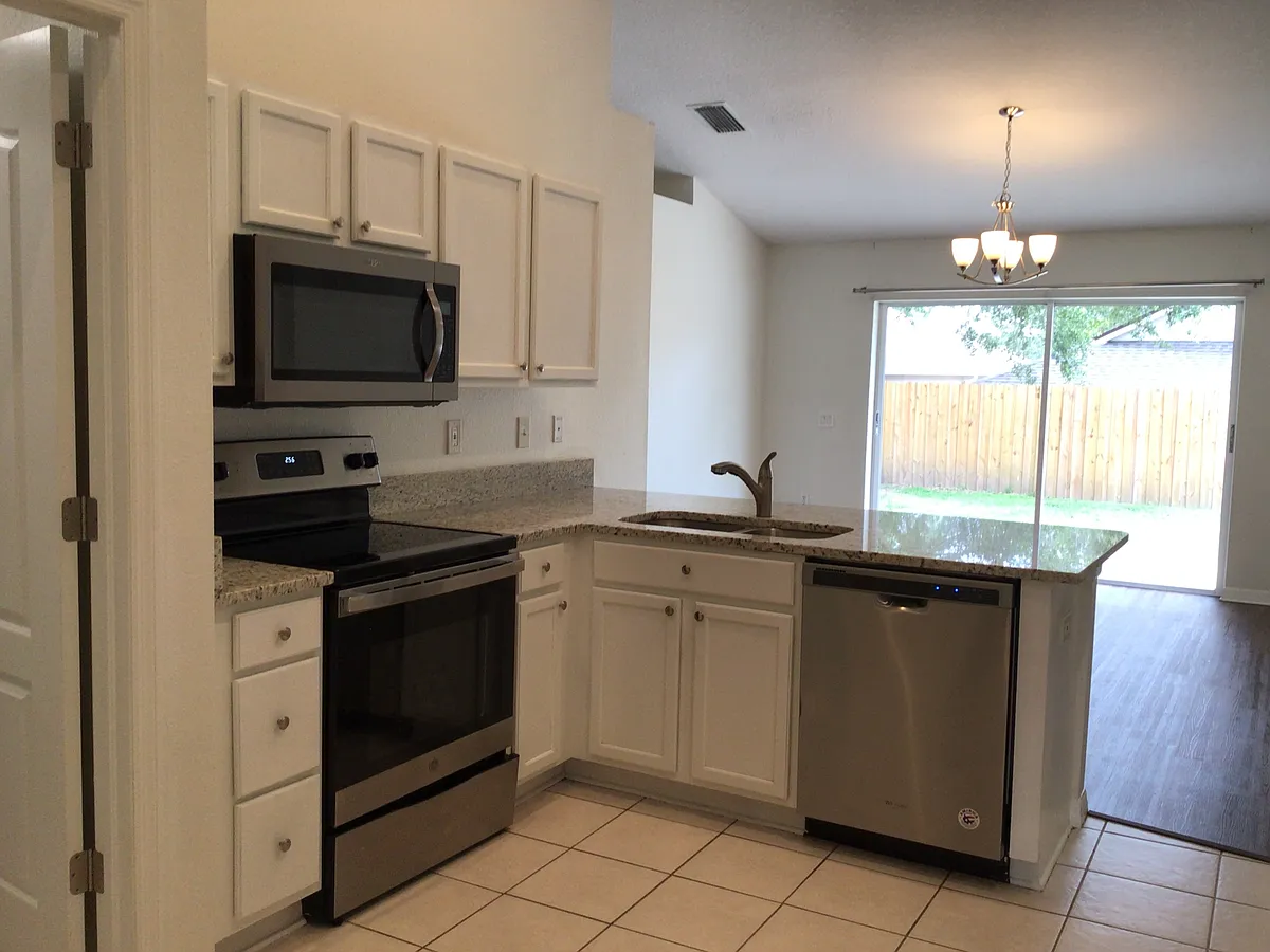 Building Photo - 715 Somerstone Dr