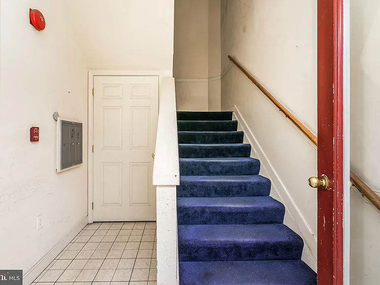 2 W Henrietta St #B — Photo 5