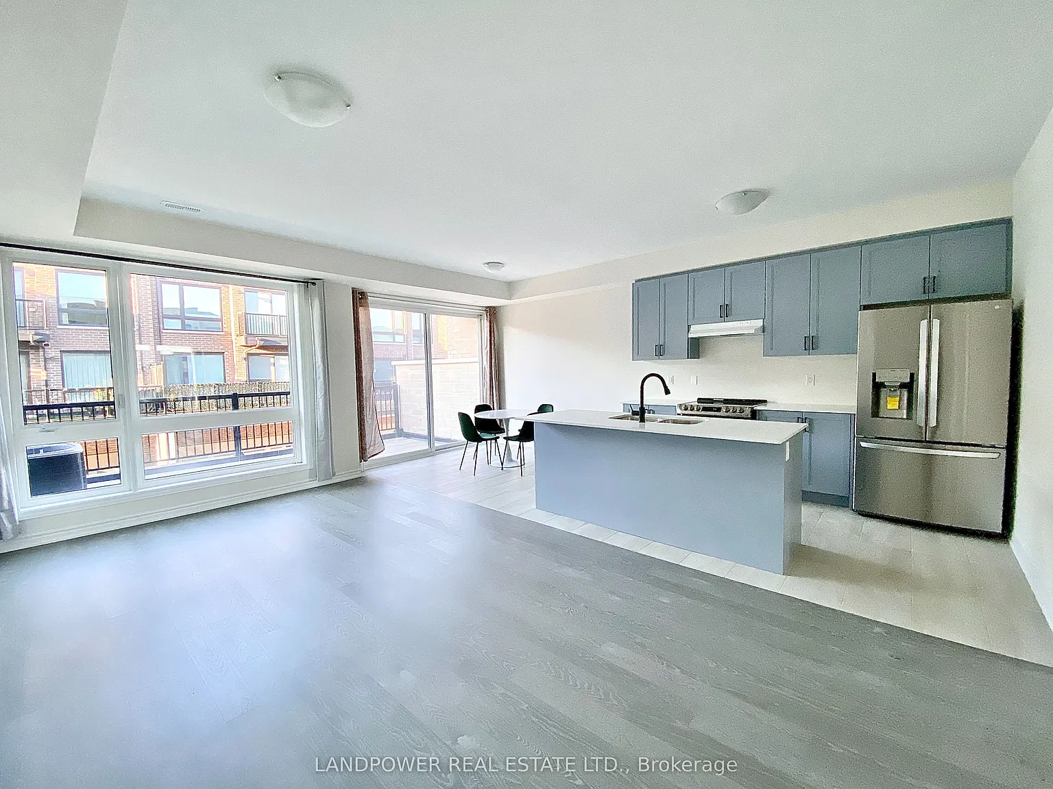 3 bed, $3,900 — Photo 1