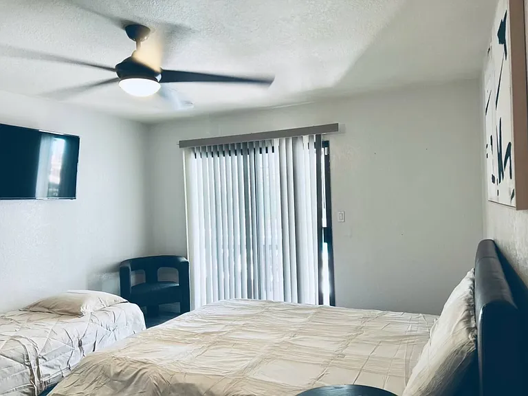 1505 Hialeah Dr — Photo 31
