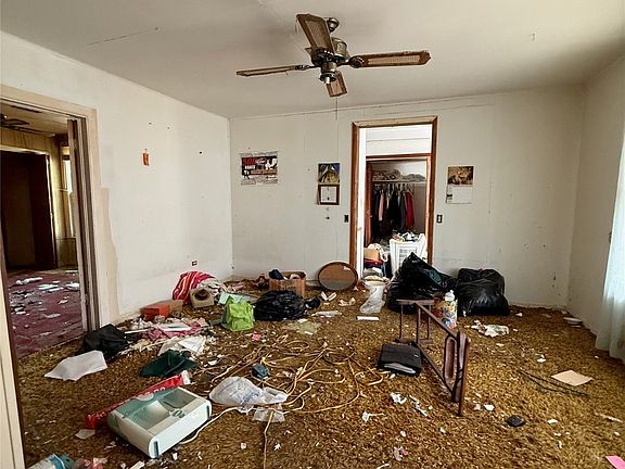 4th image of 914 W Wyandotte Ave