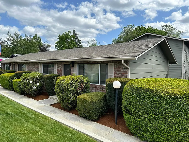 8858 SE Flavel St — Photo 2