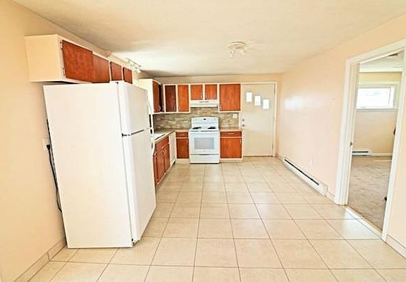 3rd image of 39A Grovers Ave #1