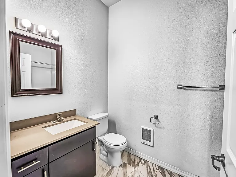580 1st Ave N #206 — Photo 13