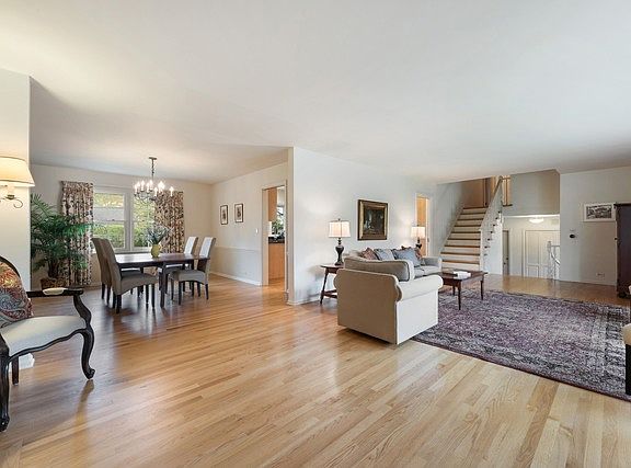 5th image of 1318 Oxford Ln