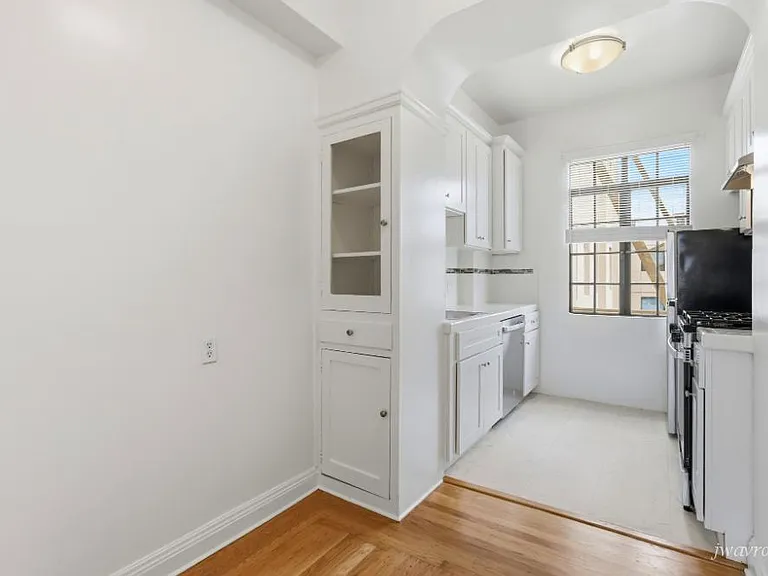 57 Hermann St #504 — Photo 4