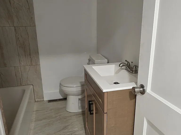 220 Warren St — Photo 7