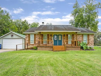 2018 Oakwood Dr, Clute, TX, 77531