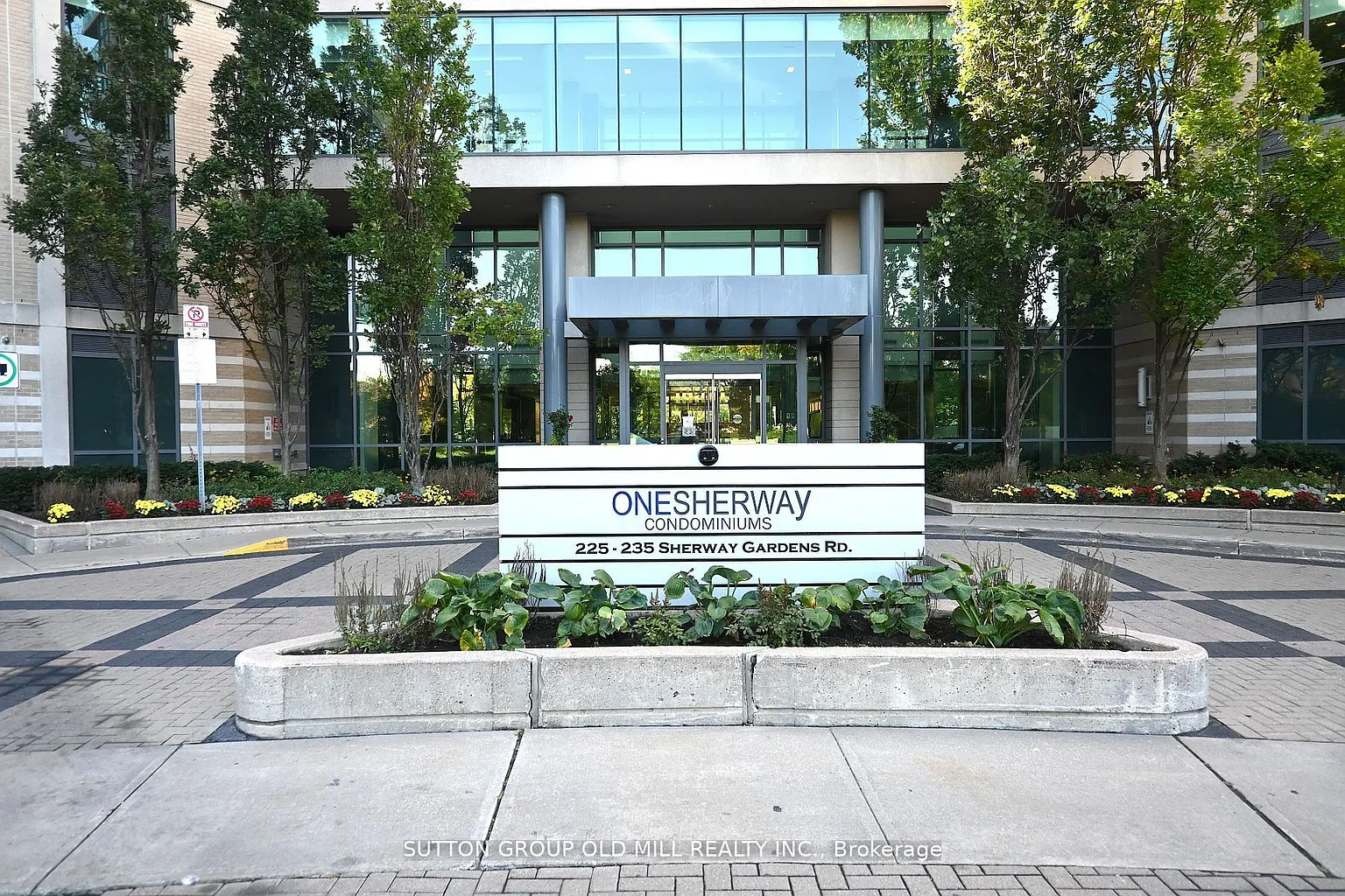 235 Sherway Gardens Rd #305 photo 1