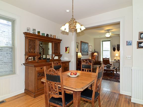 4th image of 1863 N Hoyne Ave