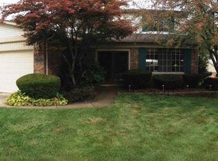 588 Kentucky Dr, Rochester Hills, MI 48307