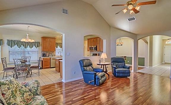 4th image of 1403 Encino Dr