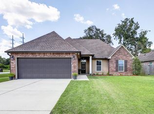 101 Flanders Ridge Dr, Youngsville, LA 70592