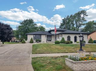 7428 Buchanan St, Merrillville, IN 46410