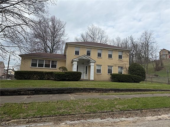 2nd image of 615 E 4th St