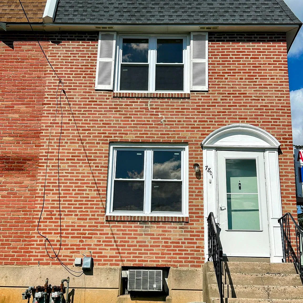 3 bed, 1.0 bath, 1152 sqft, $1,900 — Photo 1