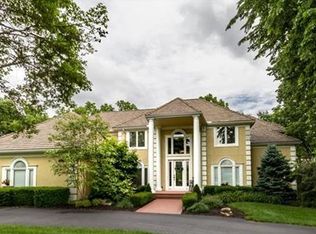 200 E Loch Lloyd Pkwy, Village Of Loch Lloyd, MO 64012