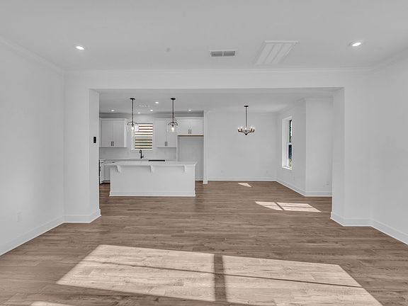 5th image of 2025 Holbrook Rd