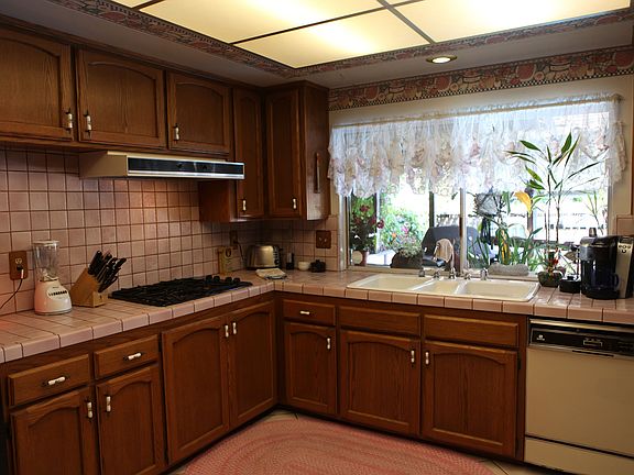 5th image of 498 Carbonia Ave