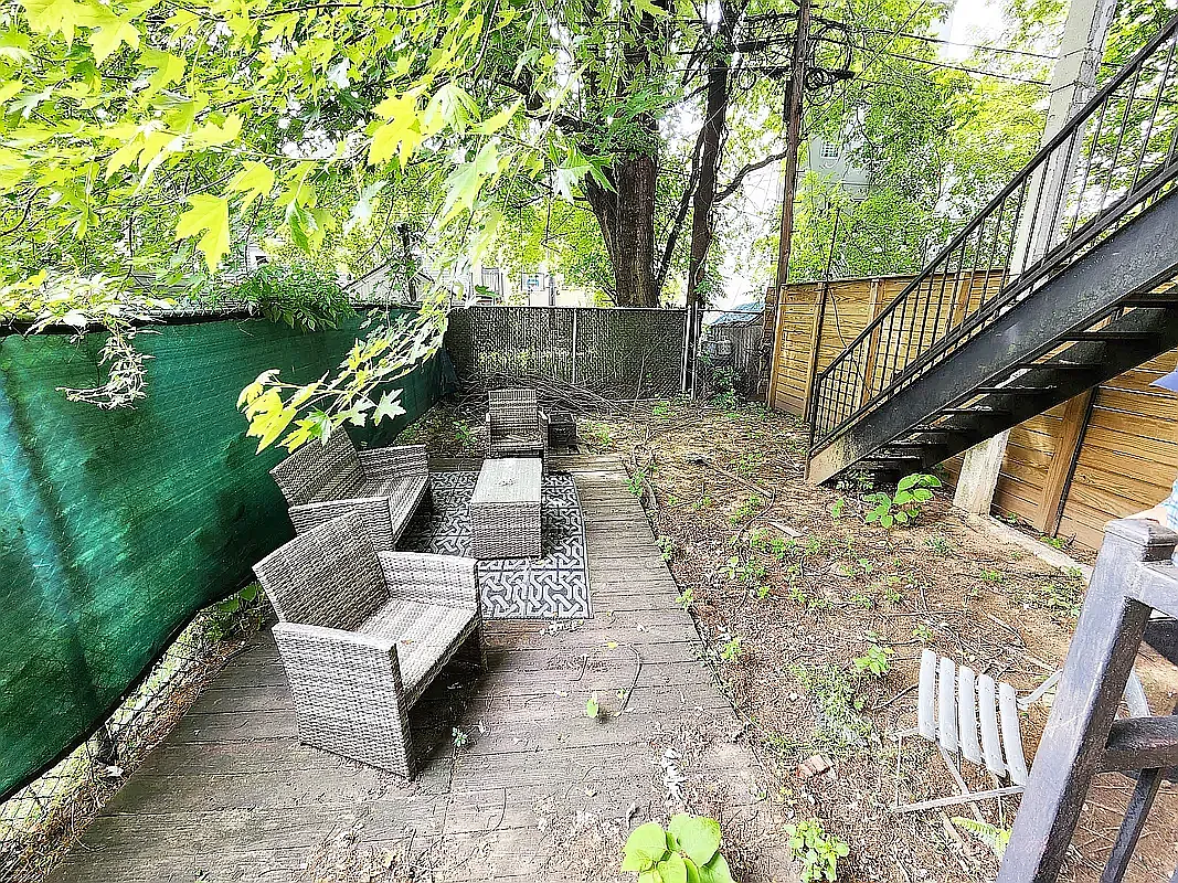 Building Photo - 428 Hart St #1B