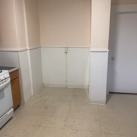 18 Fairview Ave #1 — Photo 3