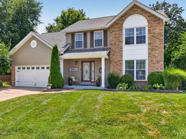 303 Whispering Woods Dr, Saint Peters, MO 63304