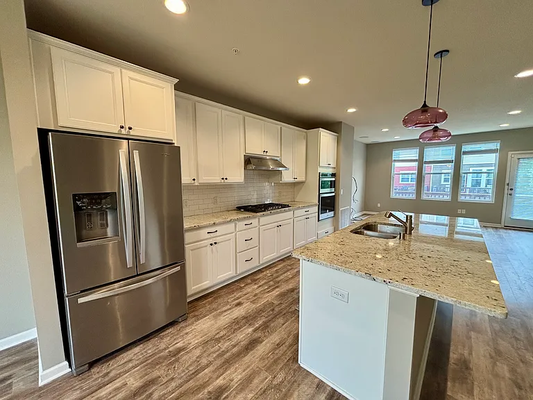 5176 Hampton St NE — Photo 3