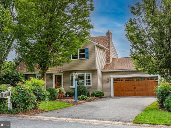 1104 Hempfield Dr, Lancaster, PA 17601
