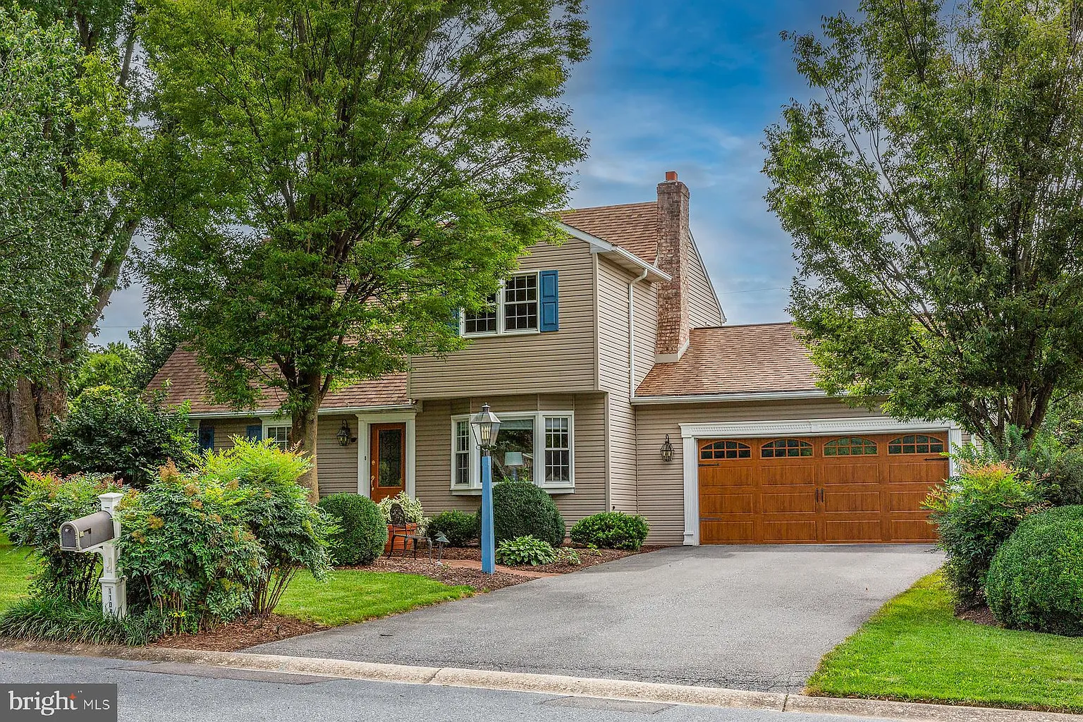 1104 Hempfield Dr photo 1
