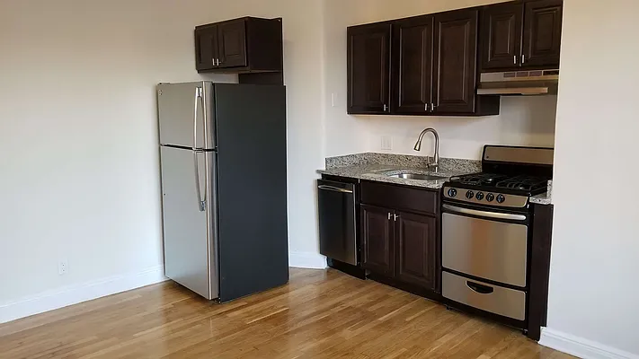 Rented by Realty Queens LLC | media 2