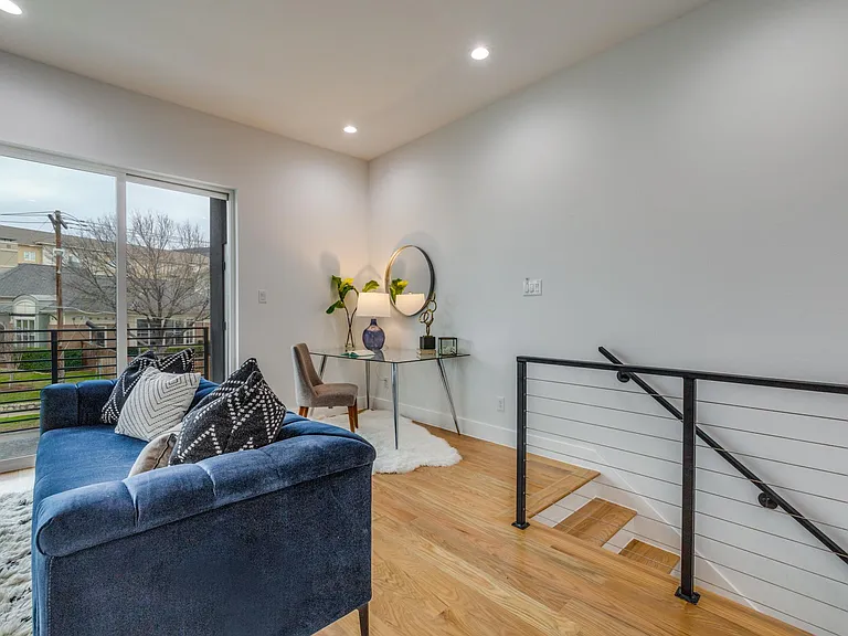 2714 N Carroll Ave #101 — Photo 8