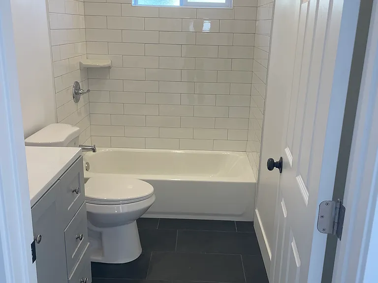 810 44th St #810 — Photo 7