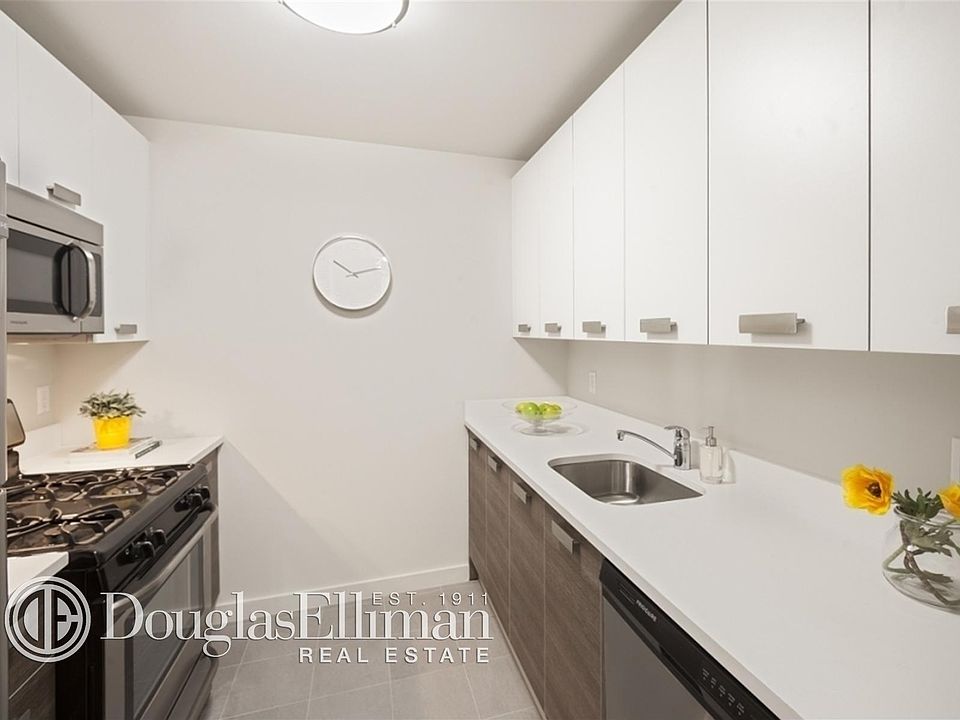 2nd image of 4609 11th St APT 6F